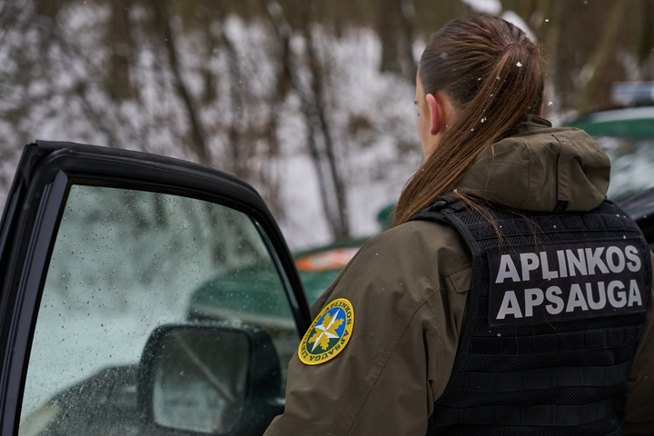 Aplinkos apsaugos departamento pareigūnė (asociatyvi nuotrauka)