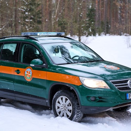 Aplinkos apsaugos departamento tarnybinis automobilis (su mėlynos spalvos švyturėliais)