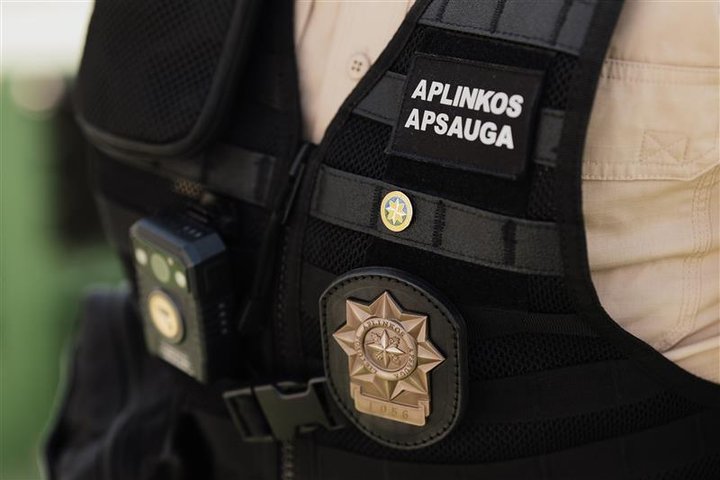 Aplinkos apsaugos departamento pareigūnas (asociatyvi nuotrauka)