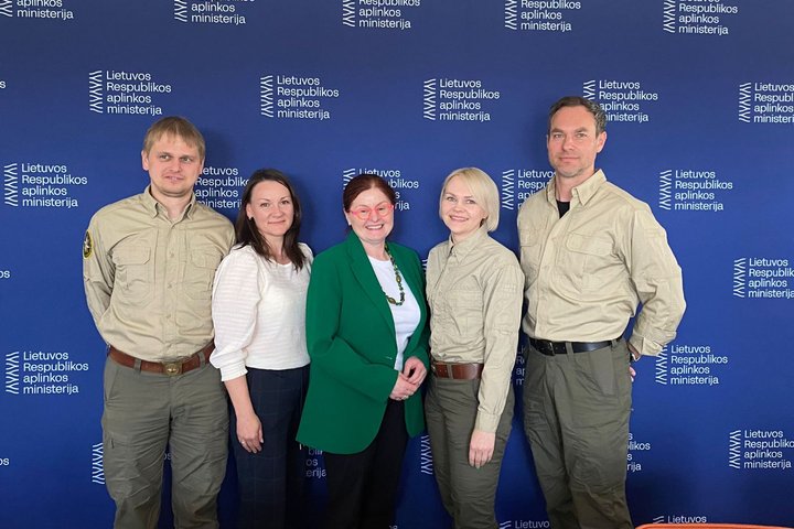 Aplinkos apsaugos departamento atstovai ir Europos cheminių medžiagų agentūros vykdančioji direktorė dr. Sharon McGuinness