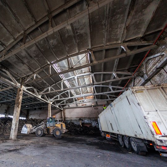 Prieš. Tvarkomos padangos įmonėje „Ekologistika“ „Erikas Ovčarenko / BNS nuotr.“