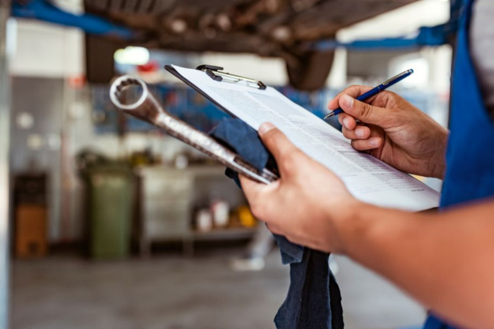 Automobilių remonto dirbtuvės (asociatyvi nuotrauka)