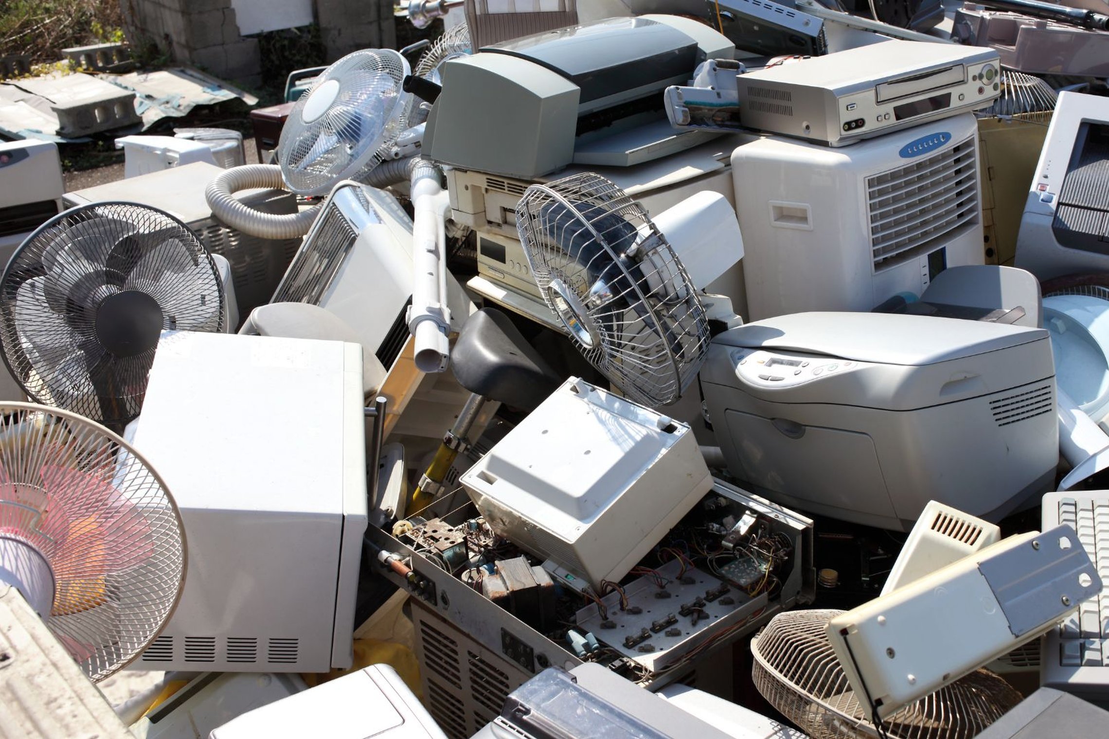 Elektronikos atliekų krūva (asociatyvi nuotrauka)