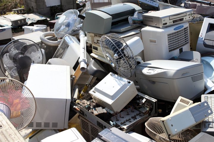 Elektronikos atliekų krūva (asociatyvi nuotrauka)
