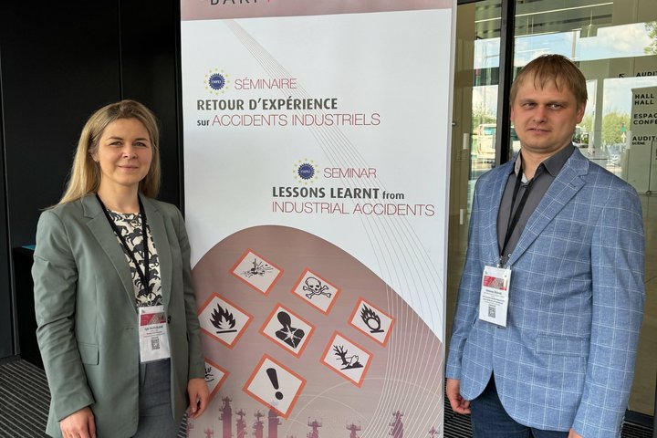 Aplinkos apsaugos departamento direktoriaus pavaduotoja Eglė Paužuolienė ir Taršos prevencijos ir cheminių medžiagų kontrolės skyriaus vedėjas Domantas Žilėnas