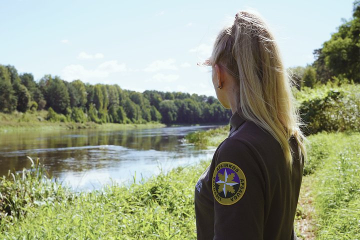 Aplinkos apsaugos departamento pareigūnė (asociatyvi nuotrauka)