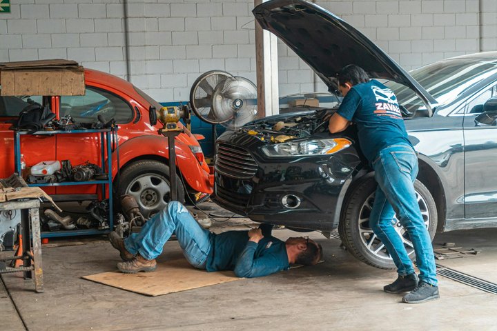 Automobilių remonto dirbtuvės (asociatyvi nuotrauka)